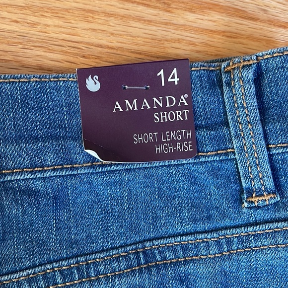 Gloria Vanderbilt Amanda Shorts - Picture 3 of 11